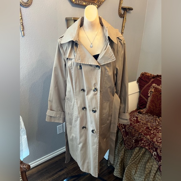 London Fog rain coat - Picture 3 of 14